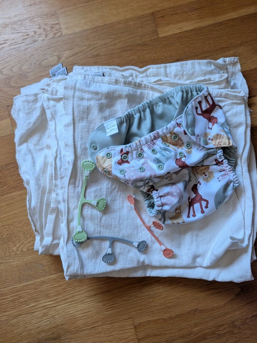 Esembly OsoCozy Cloth Diaper System Size 2 – 10 Organic Prefolds, 3 Snappis